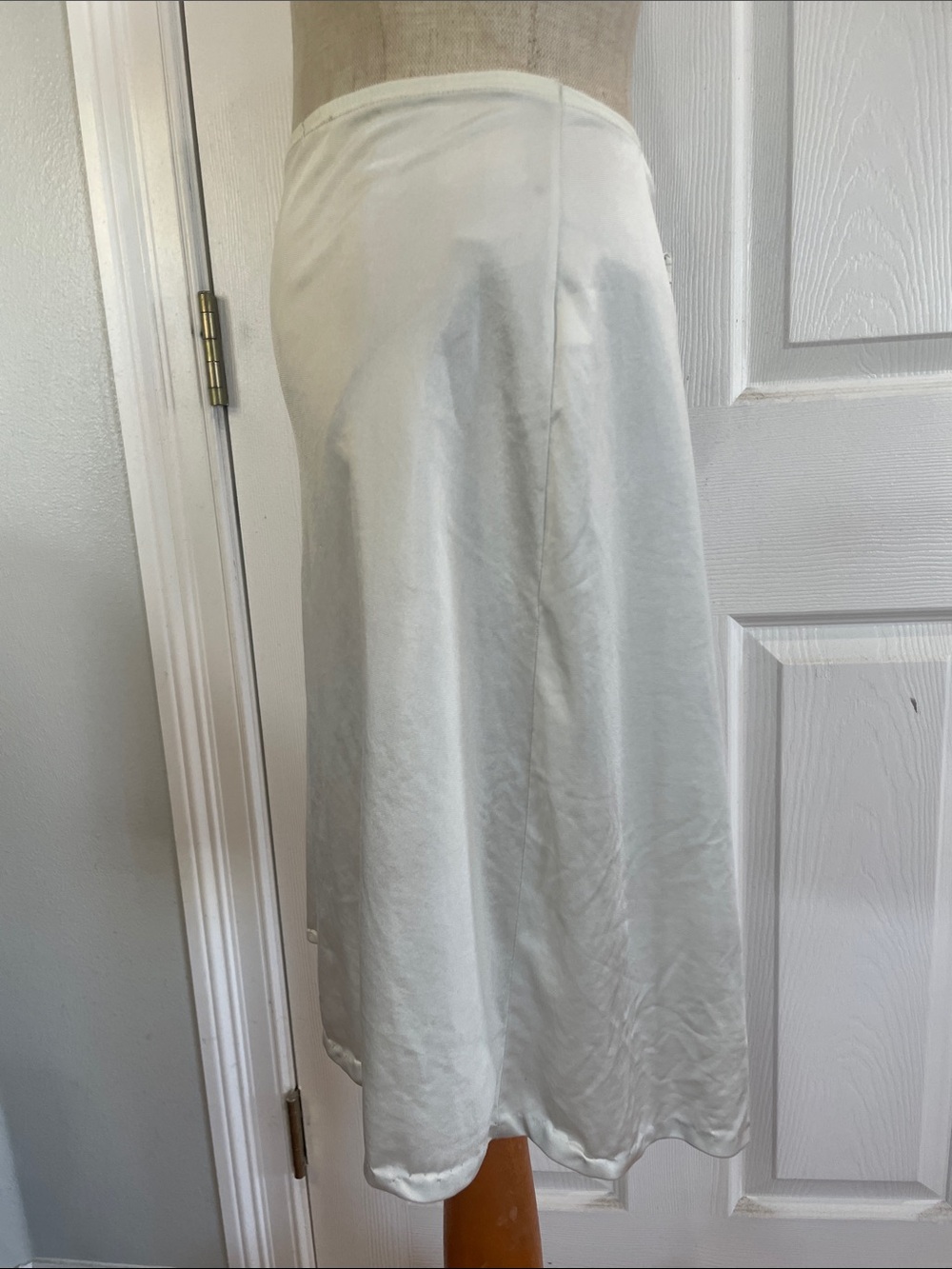 Vintage Olga Classic creamy White Women’s have slip elastic waist size S - Picture 3 of 6